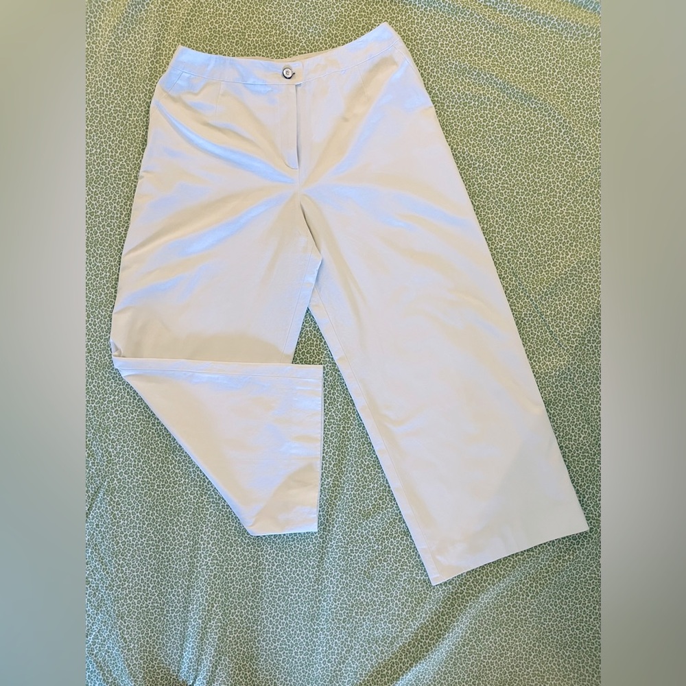 Authentic Channel Boutique Wide Leg Wht Trouser w/ classic pearl button closure